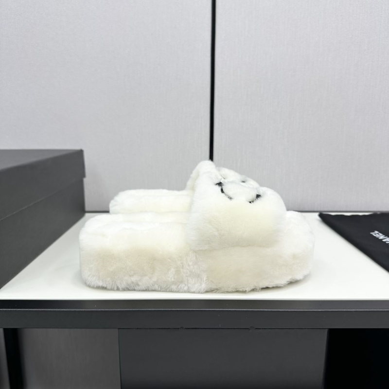 Ch*el slippers